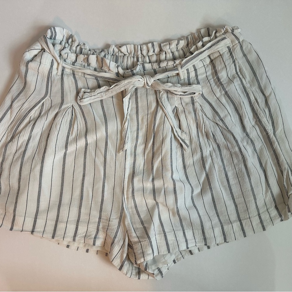 American Eagle Paperbag Tie‑Waist Shorts Women’s‎ XL | Striped Casual Summer